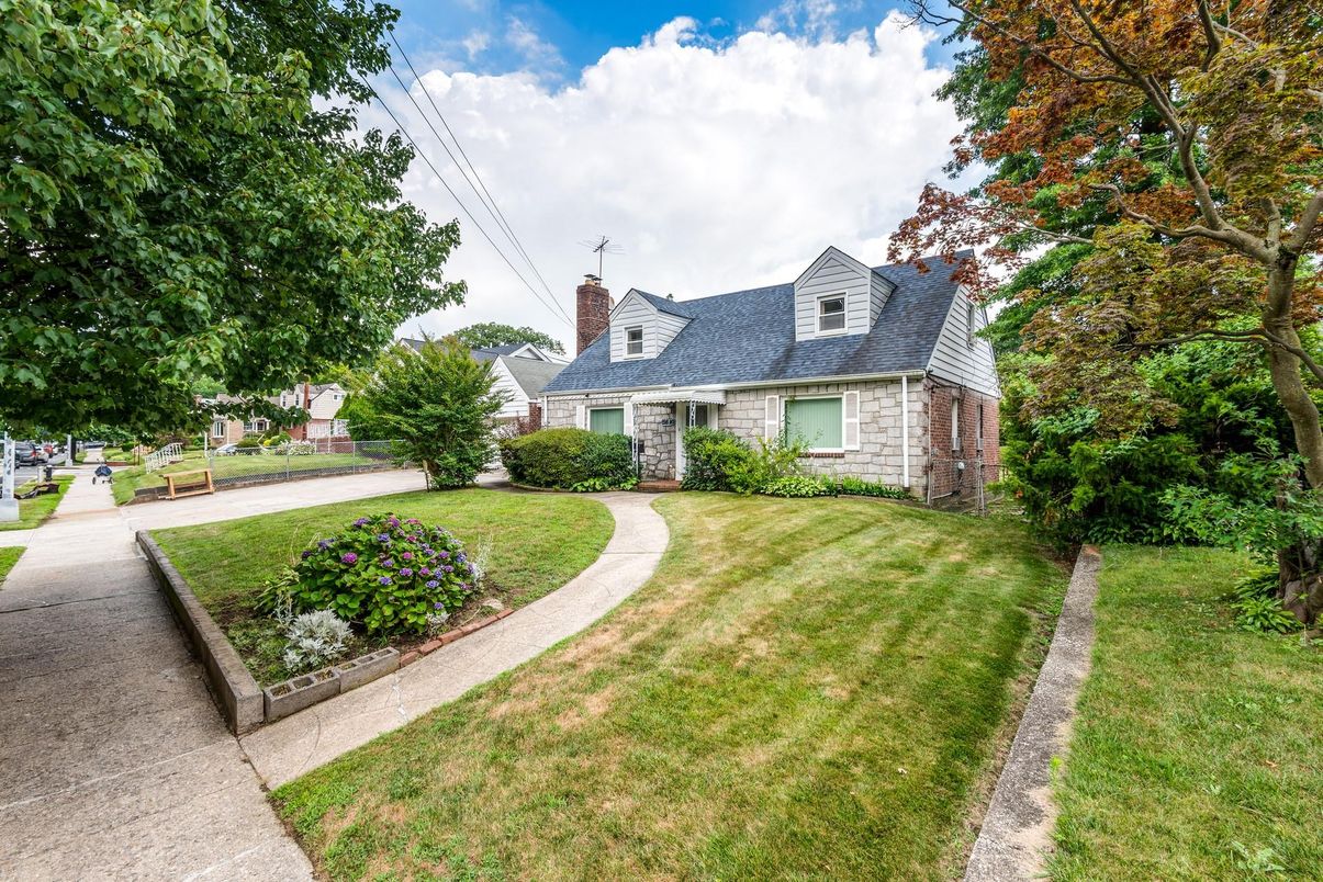 Backyard, Exterior, Facade, Cape Cod