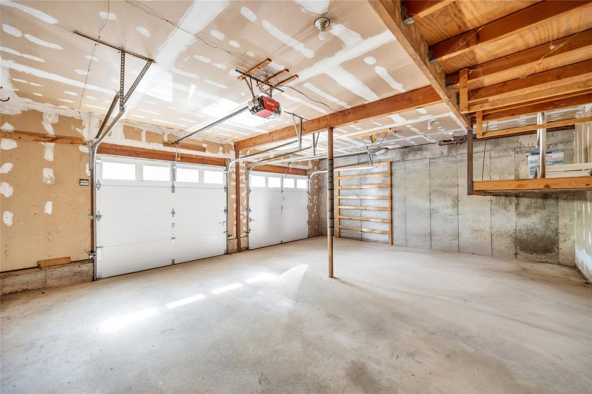 Garage, Interior, Wooden Beams