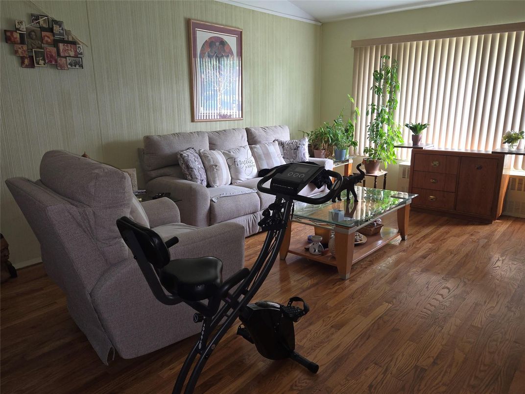 Fitness Equipment, Interior, Living room, Wood Texture Flooring