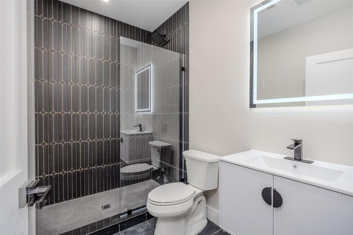 Bathroom, Interior, Recessed Lighting