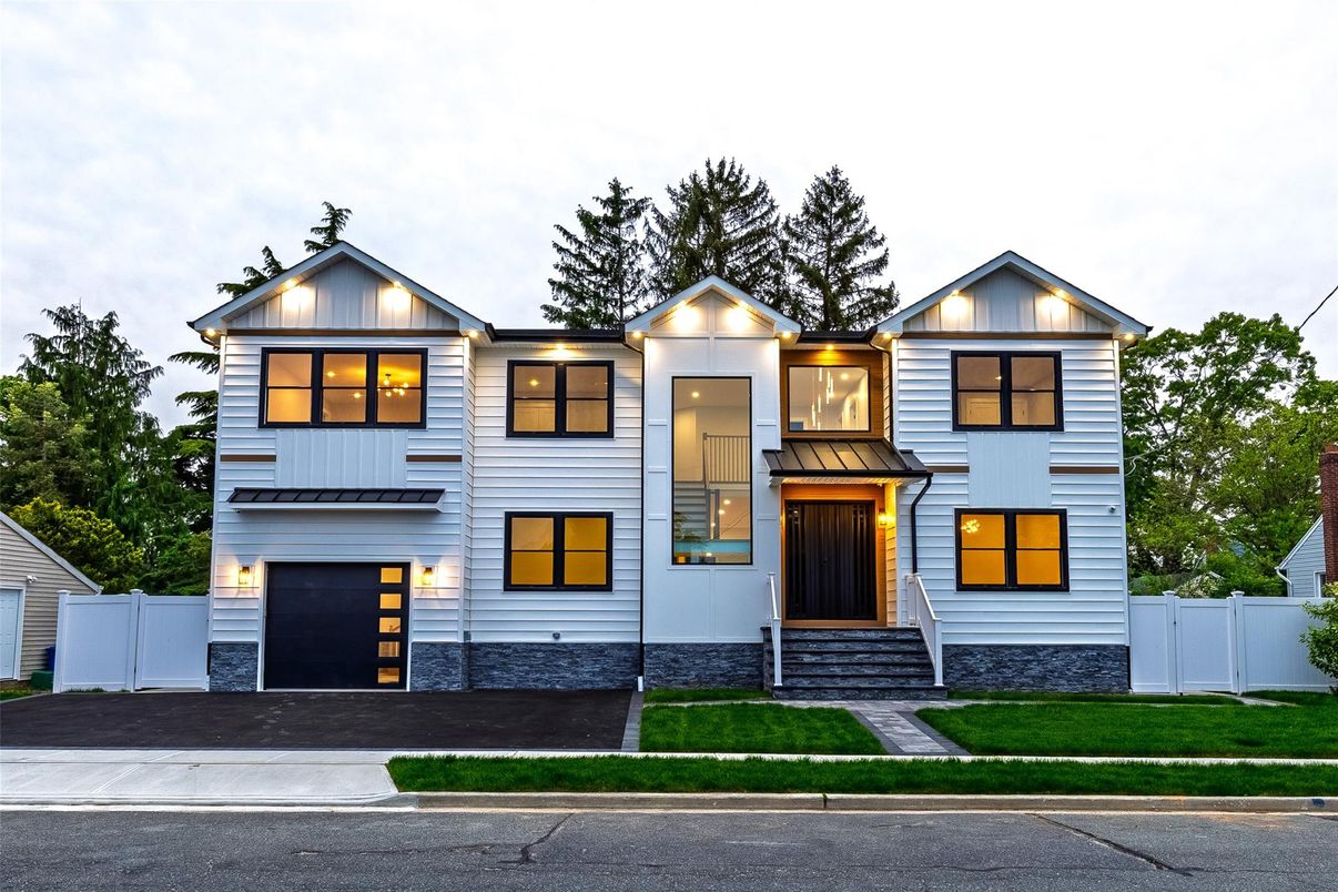Attached, Exterior, Facade, Farmhouse