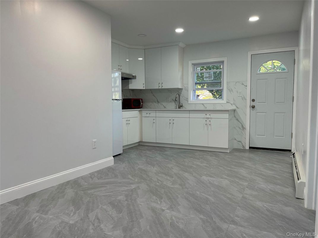 Interior, Kitchen, Marble Walls, Recessed Lighting