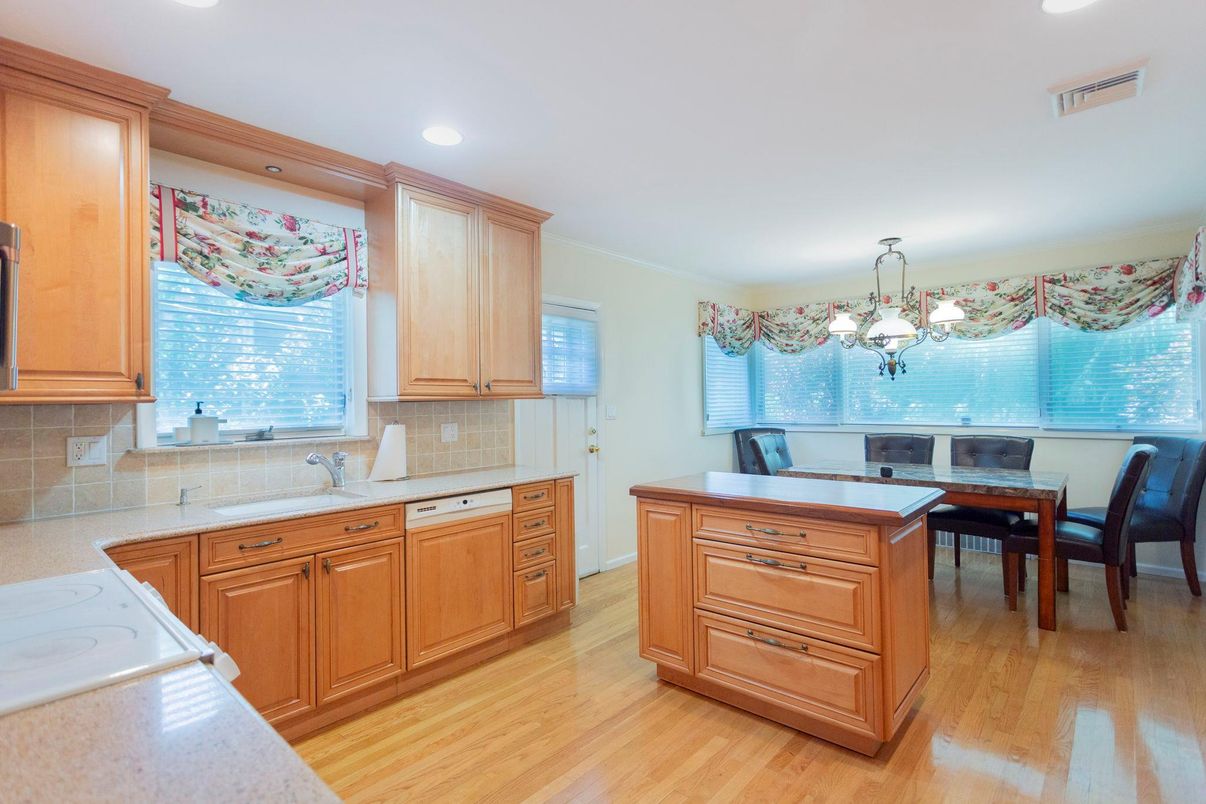 Chandelier, Dining room, Interior, Kitchen, Recessed Lighting, Wood Texture Flooring
