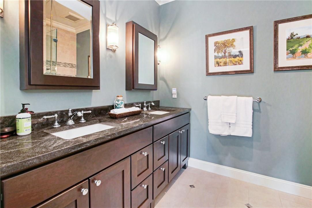 Bathroom, Dual Sink Vanities, Interior