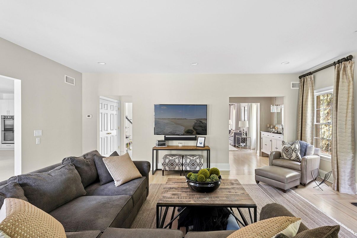 Interior, Living room, Recessed Lighting, Wood Texture Flooring