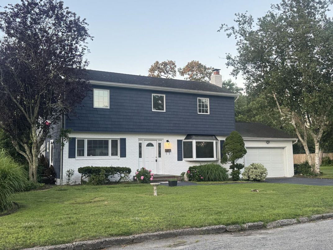 Attached, Exterior, Facade, Split Level