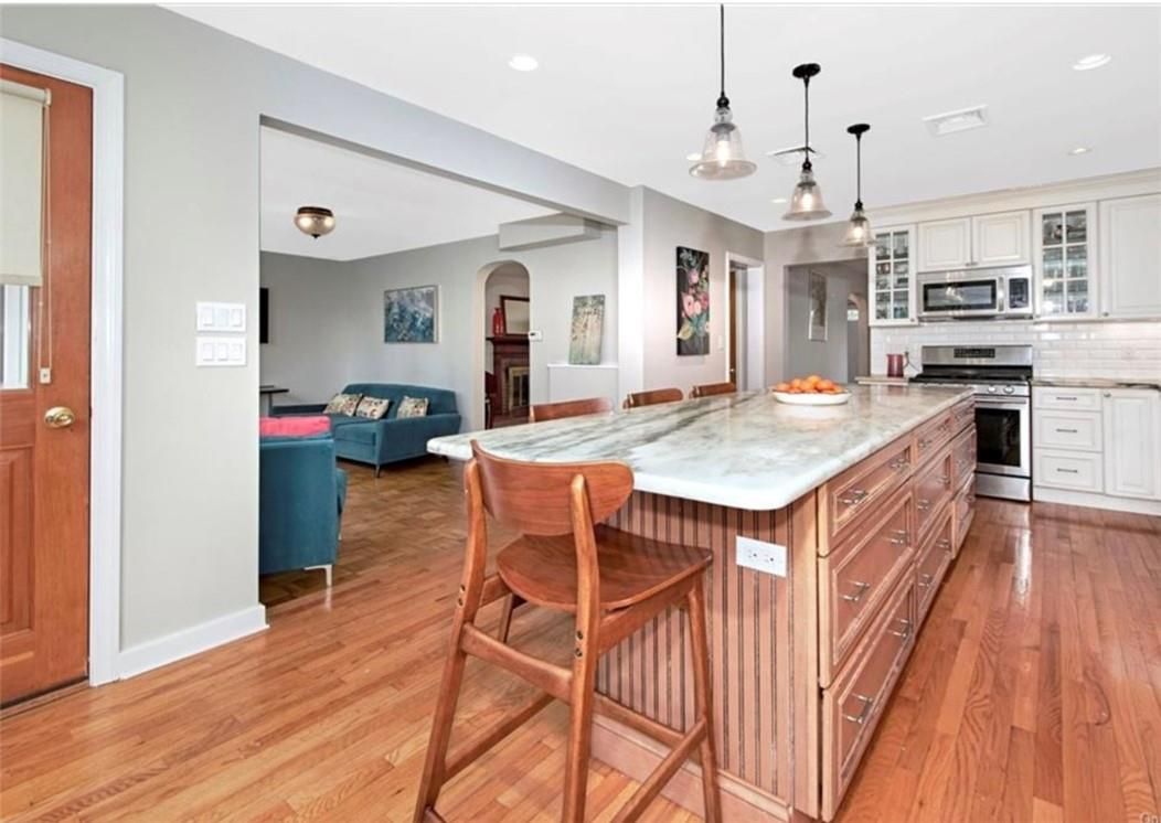 Interior, Kitchen, Living room, Pendant Lights, Recessed Lighting, Stainless Steel Appliances, Wood Texture Flooring
