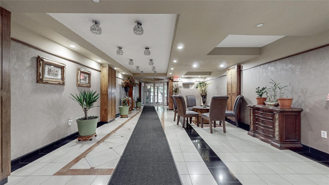 Dining room, Interior, Recessed Lighting