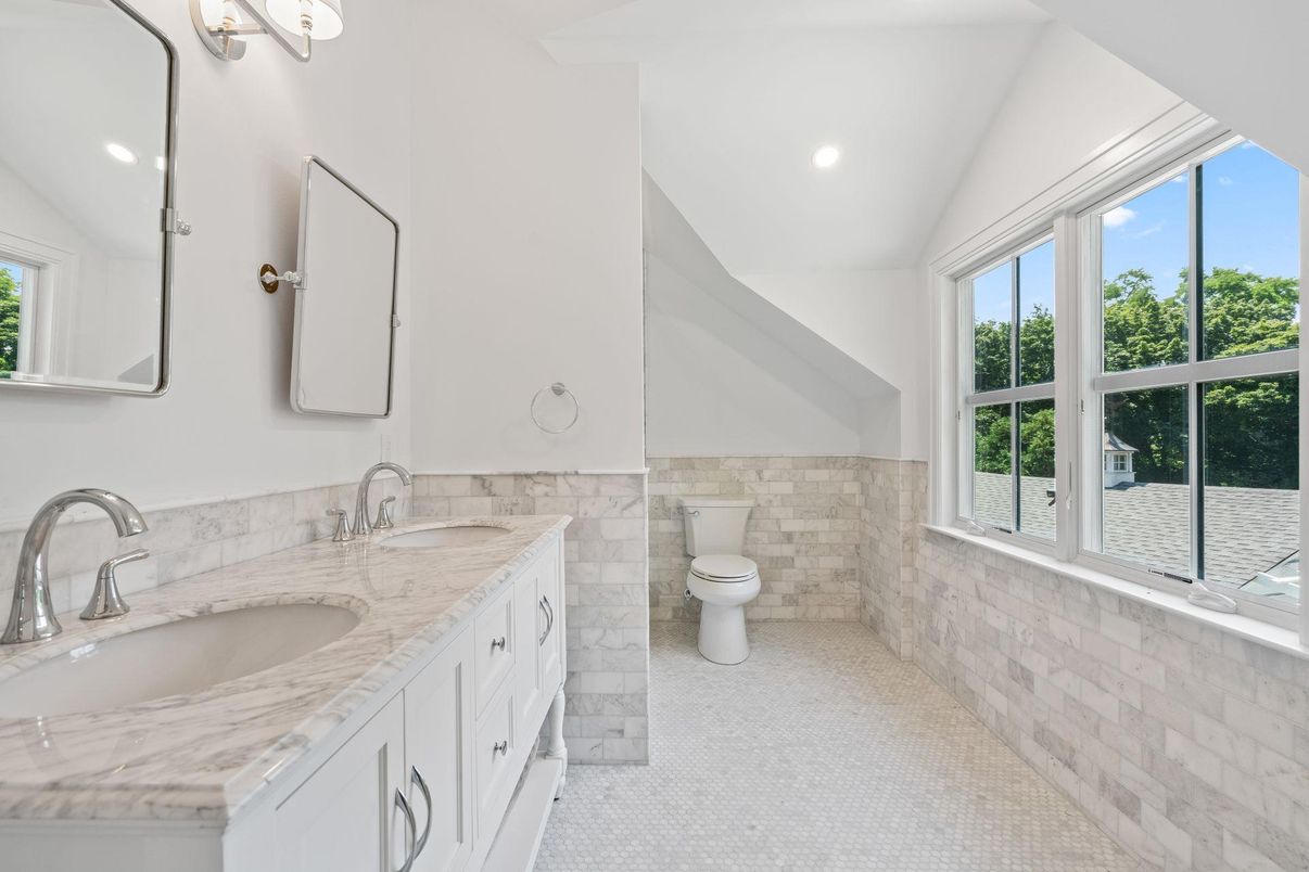 Bathroom, Dual Sink Vanities, Interior, Recessed Lighting