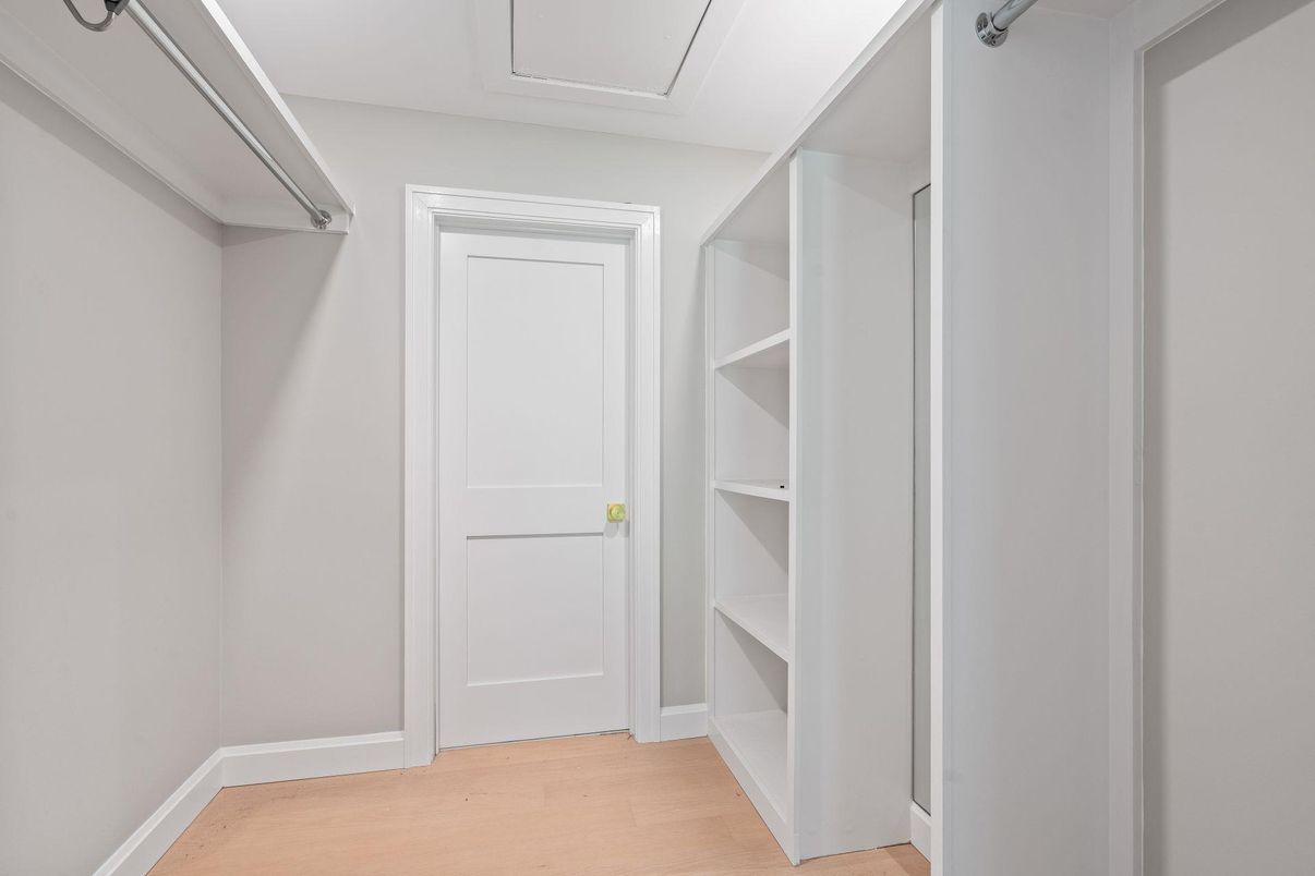 Interior, Walk-in Closets, Wood Texture Flooring