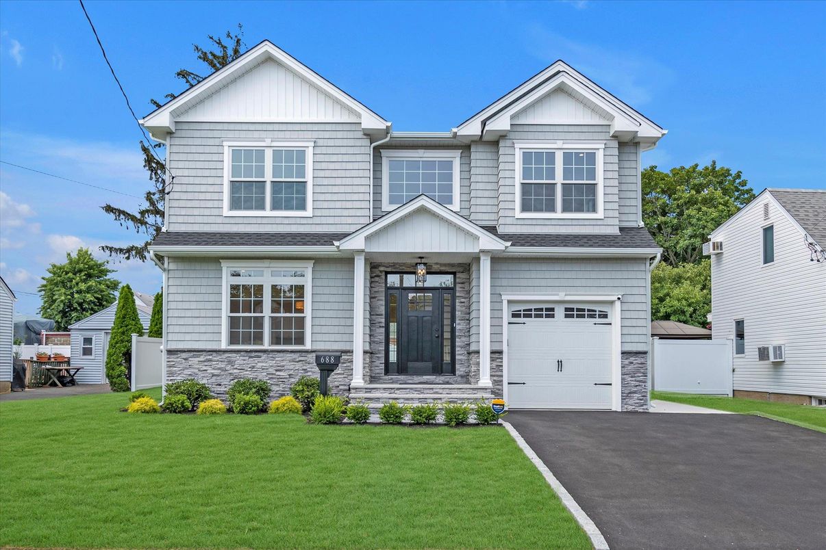 Attached, Exterior, Facade, Farmhouse