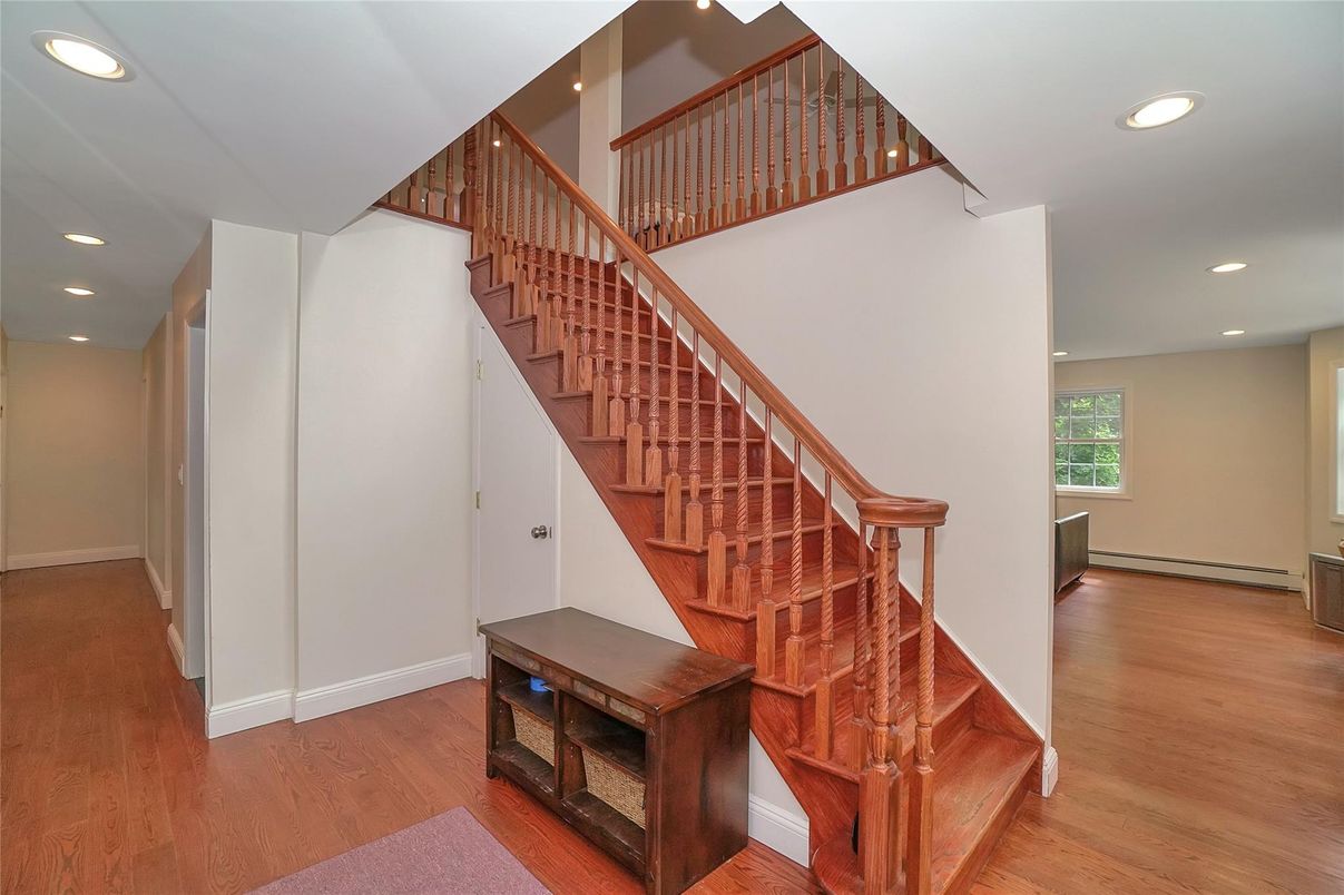 Interior, Recessed Lighting, Wood Texture Flooring
