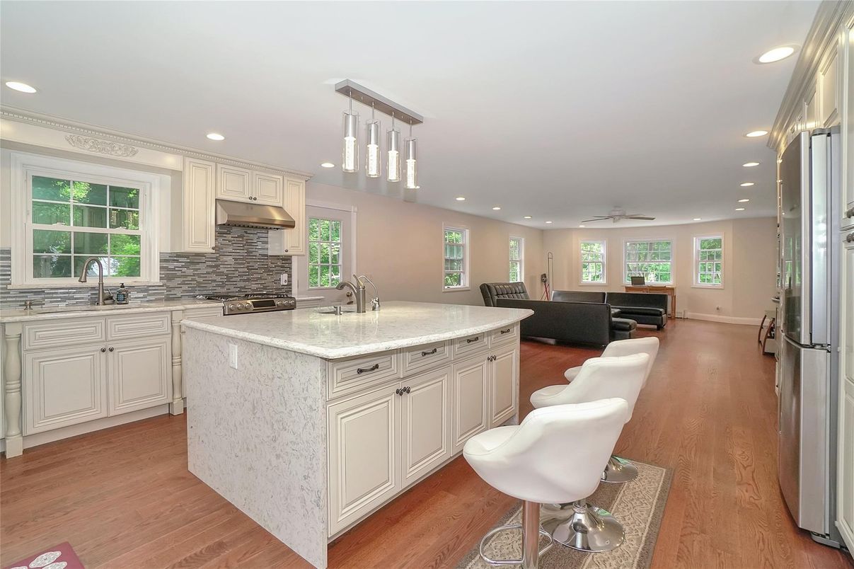 Interior, Kitchen, Living room, Pendant Lights, Recessed Lighting, Wood Texture Flooring
