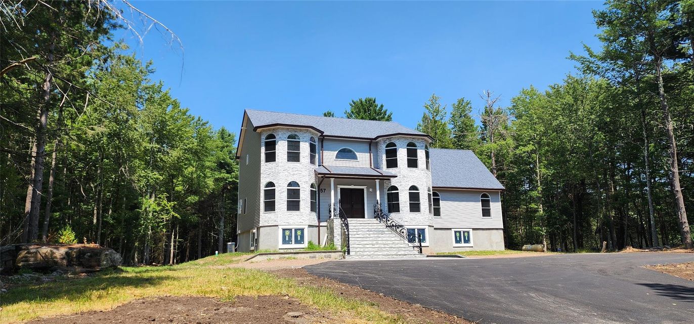 Exterior, Facade, Queen Anne Victorian