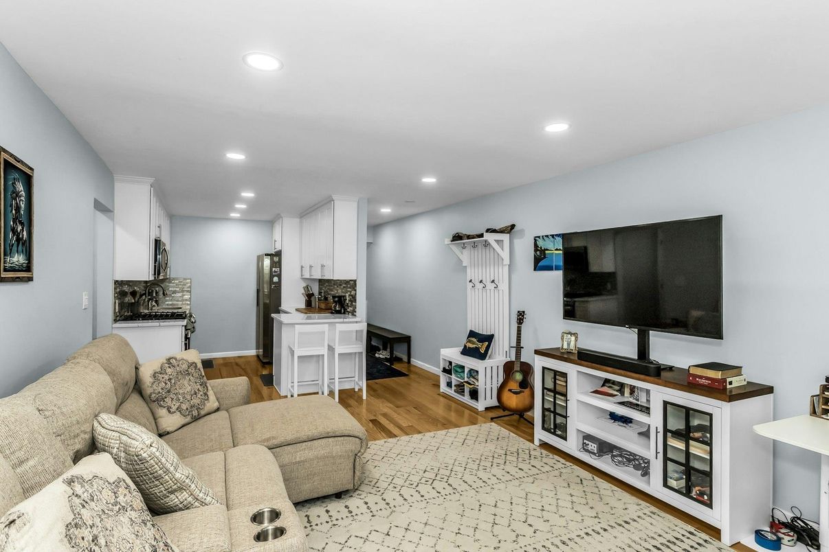 Interior, Kitchen, Living room, Recessed Lighting, Wood Texture Flooring