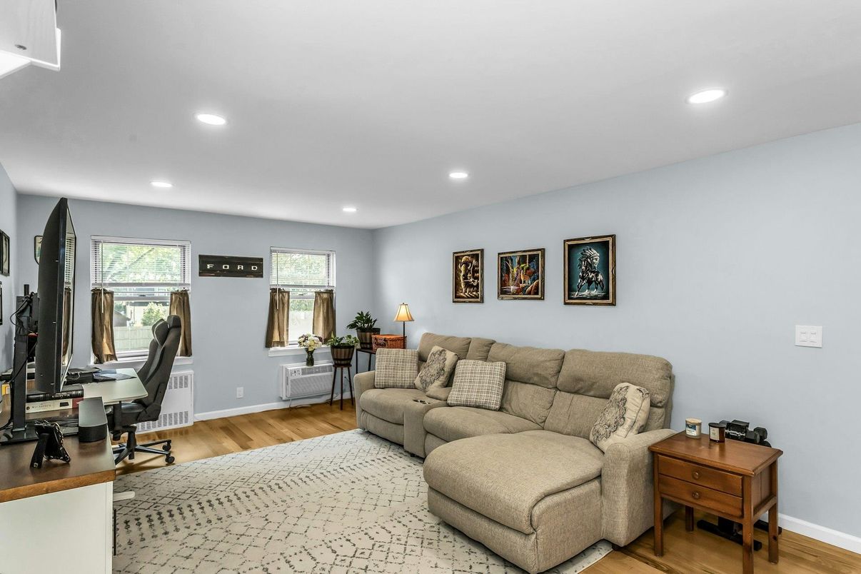 Home Office, Interior, Living room, Recessed Lighting, Wood Texture Flooring