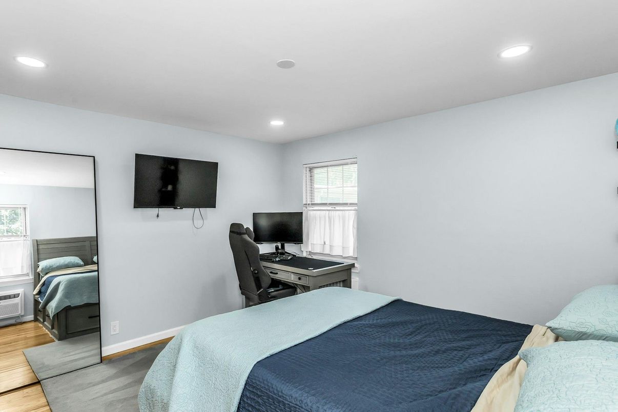 Bedroom, Home Office, Interior, Recessed Lighting, Wood Texture Flooring
