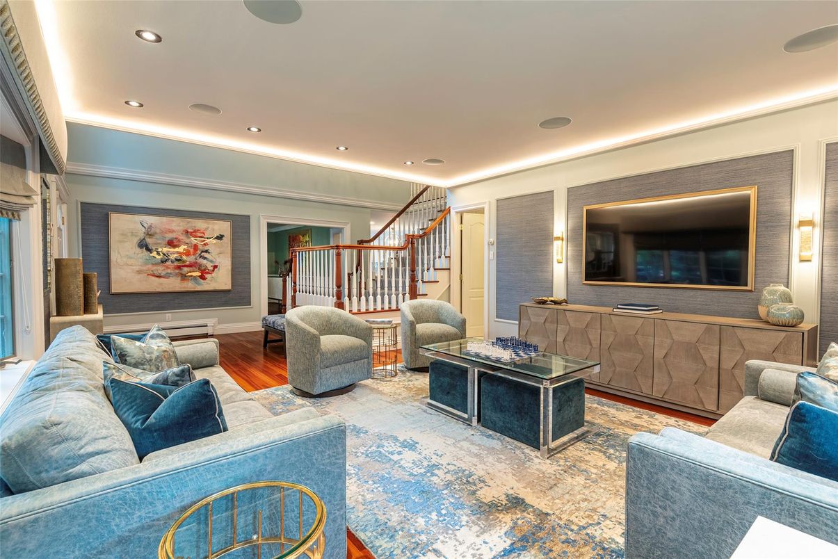 Interior, Living room, Pendant Lights, Recessed Lighting, Wood Texture Flooring