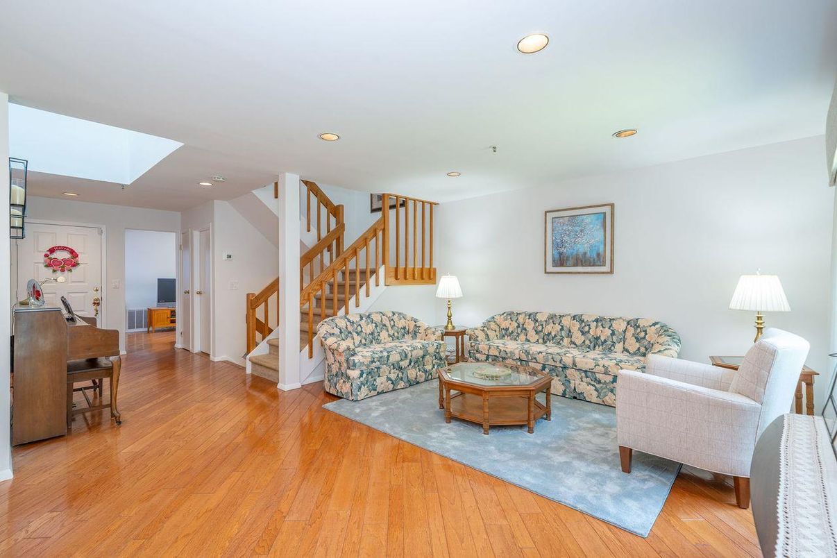 Interior, Living room, Piano, Recessed Lighting, Wood Texture Flooring