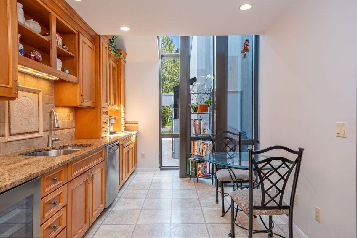 Dining room, Interior, Kitchen, Recessed Lighting