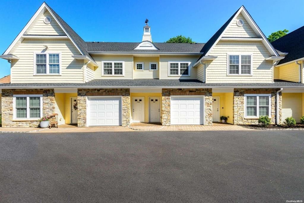 Attached, Exterior, Facade, Farmhouse
