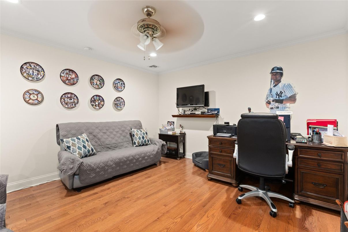 Home Office, Interior, Recessed Lighting, Wood Texture Flooring