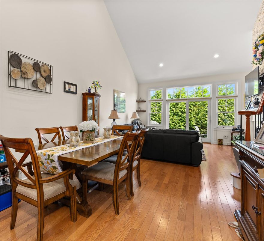 Dining room, Interior, Living room, Recessed Lighting, Wood Texture Flooring