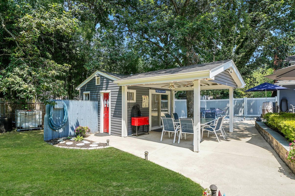 Backyard, Exterior