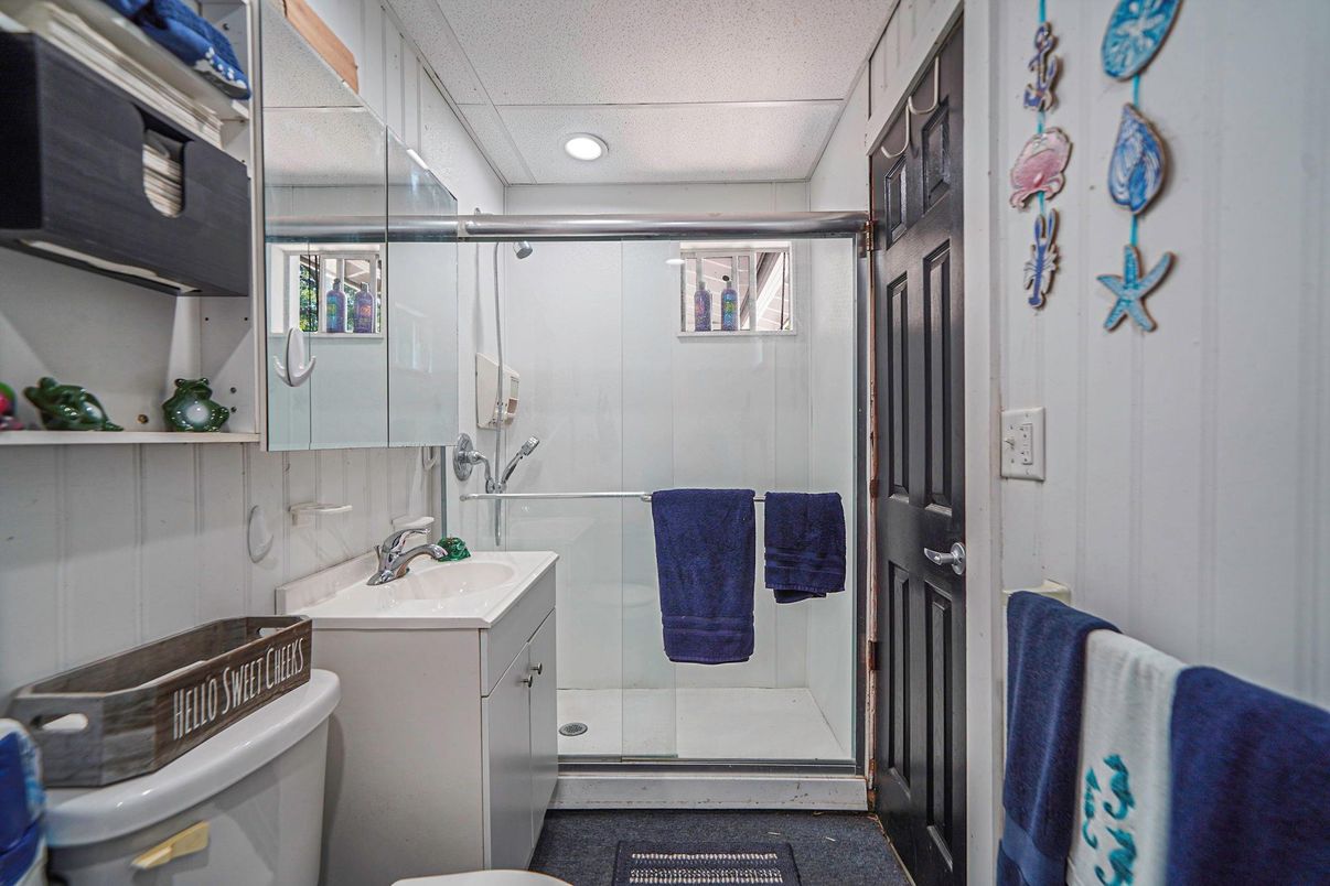 Bathroom, Interior, Recessed Lighting