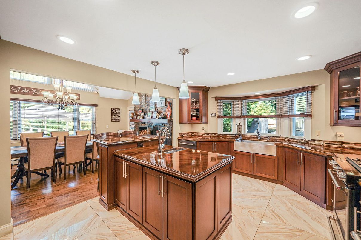 Chandelier, Dining room, Interior, Kitchen, Pendant Lights, Recessed Lighting, Wood Texture Flooring