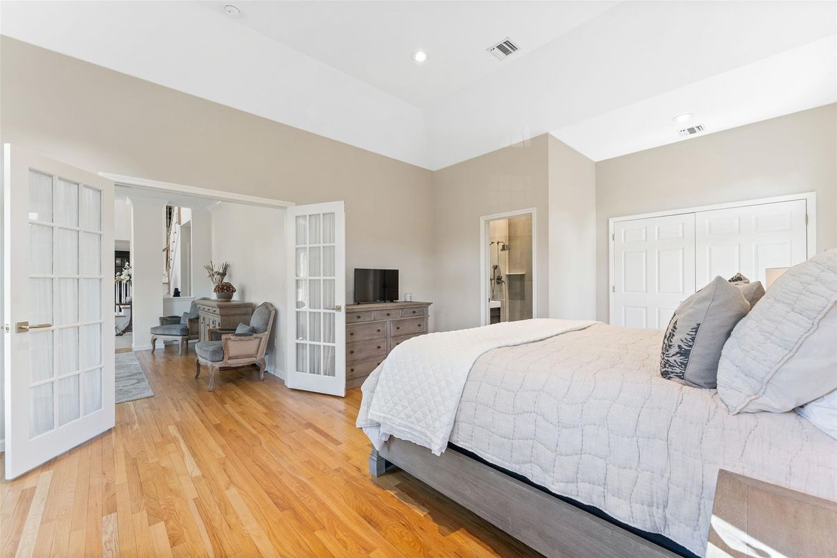 Bedroom, Interior, Recessed Lighting, Wood Texture Flooring