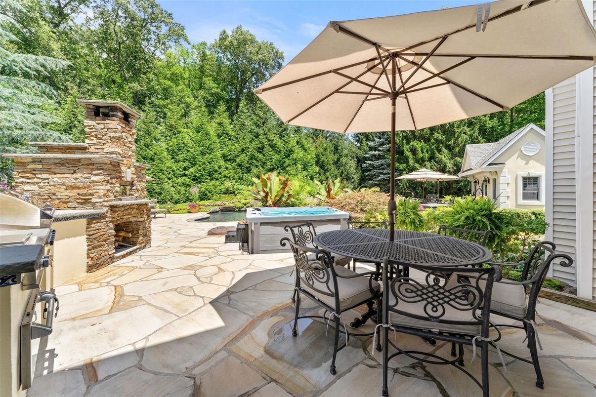 Exterior, Fireplace, Pool