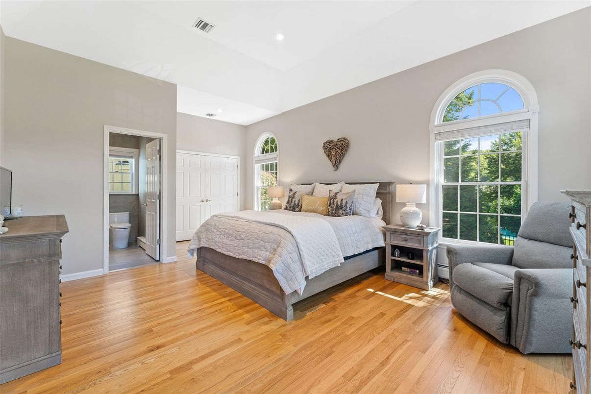 Bathroom, Bedroom, Interior, Recessed Lighting, Wood Texture Flooring