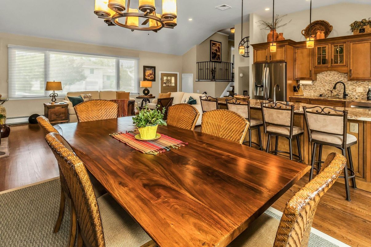 Dining room, Interior, Kitchen, Pendant Lights, Recessed Lighting, Wood Texture Flooring