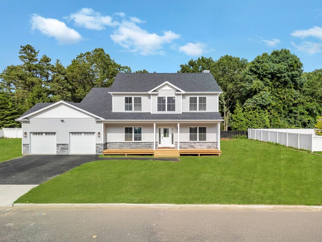 Attached, Exterior, Facade, Farmhouse