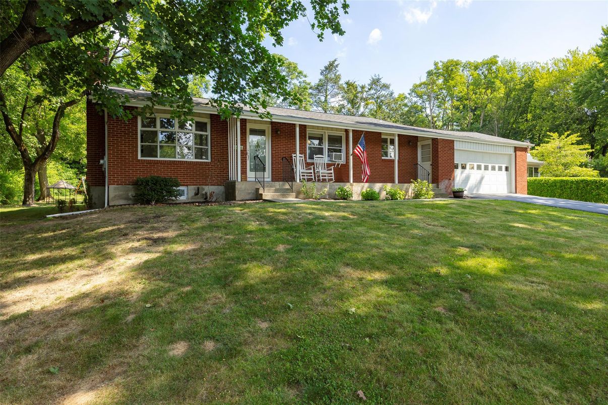 Attached, Exterior, Facade, Brick Facade, Cape Cod