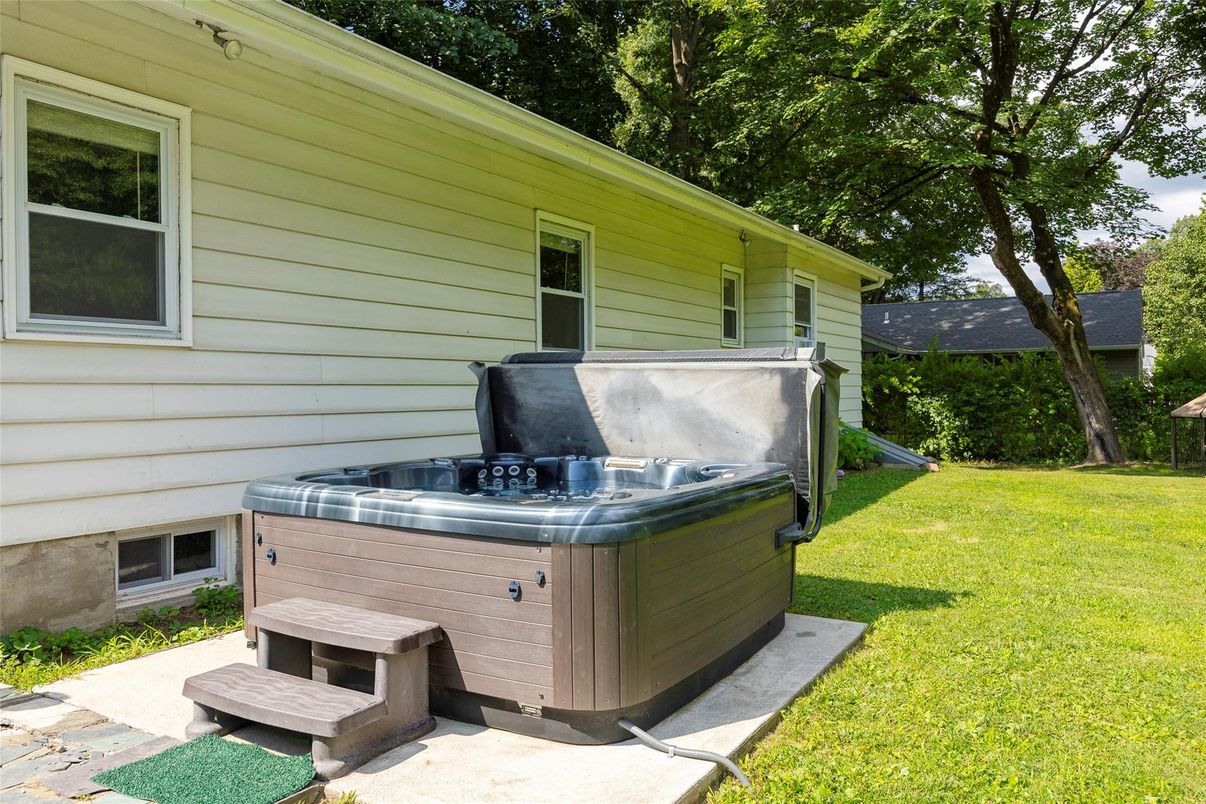 Exterior, Hot Tub