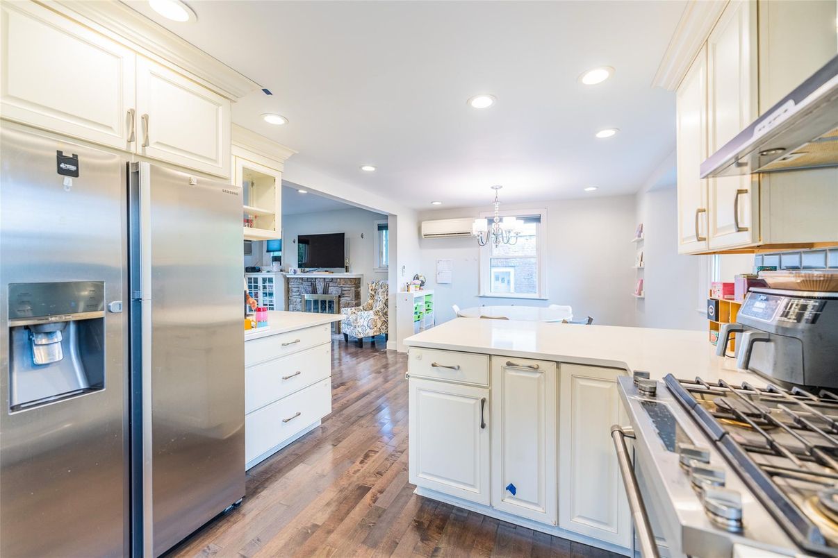 Chandelier, Dining room, Interior, Kitchen, Recessed Lighting, Stainless Steel Appliances, Wood Texture Flooring