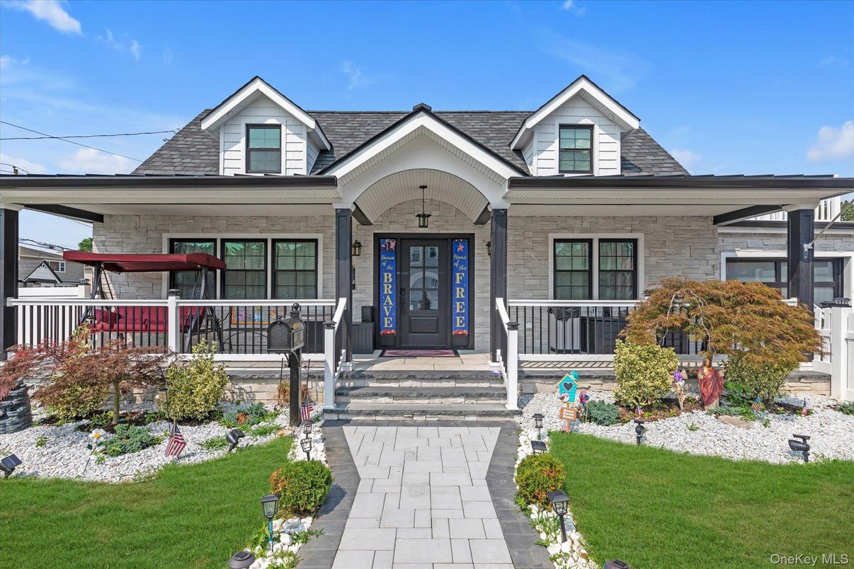 Exterior, Facade, Cape Cod