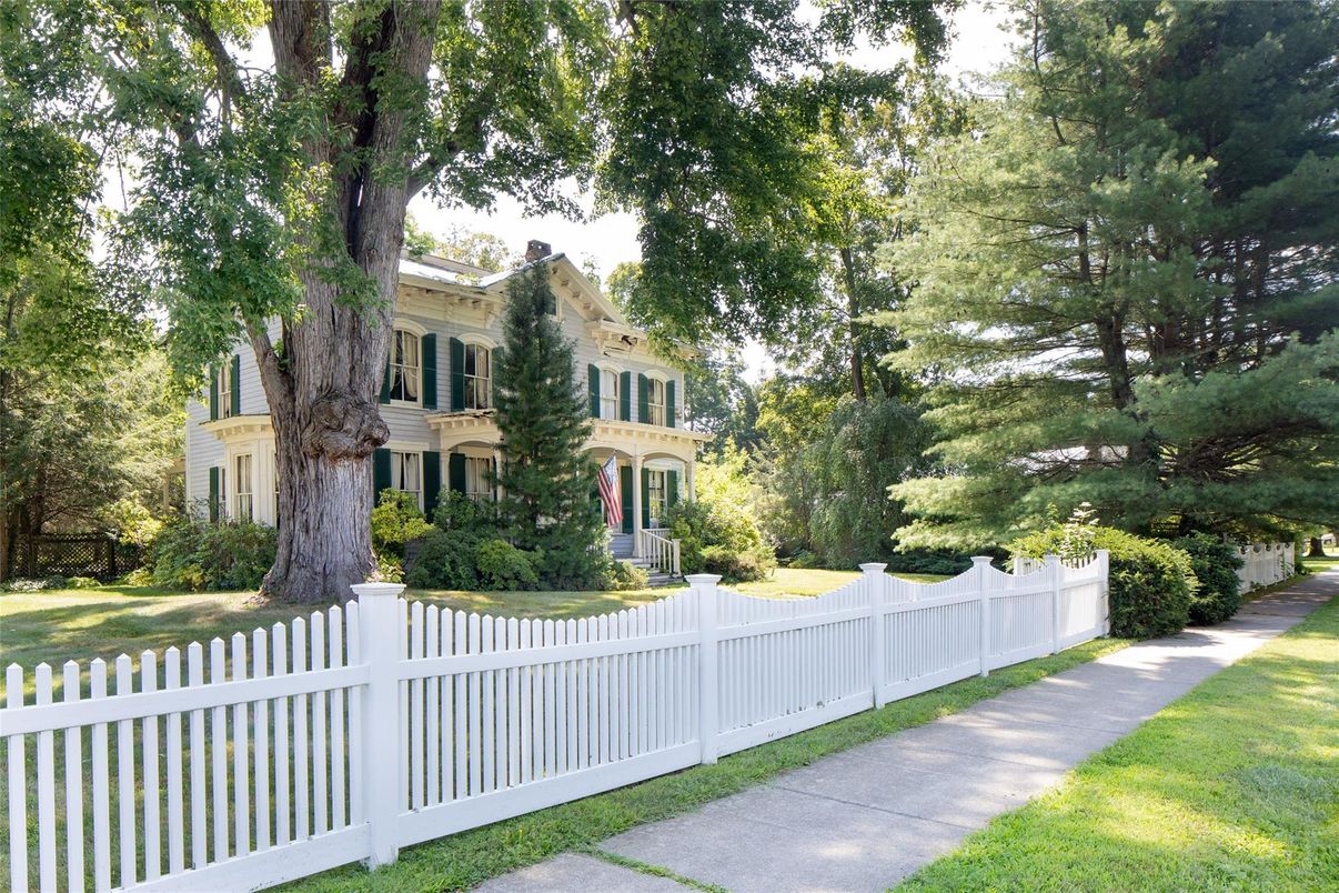 Backyard, Exterior, Facade, Georgian