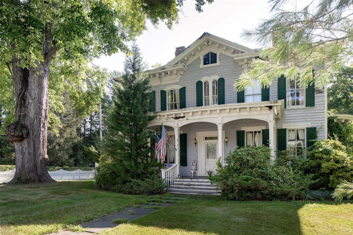 Exterior, Facade, Queen Anne Victorian