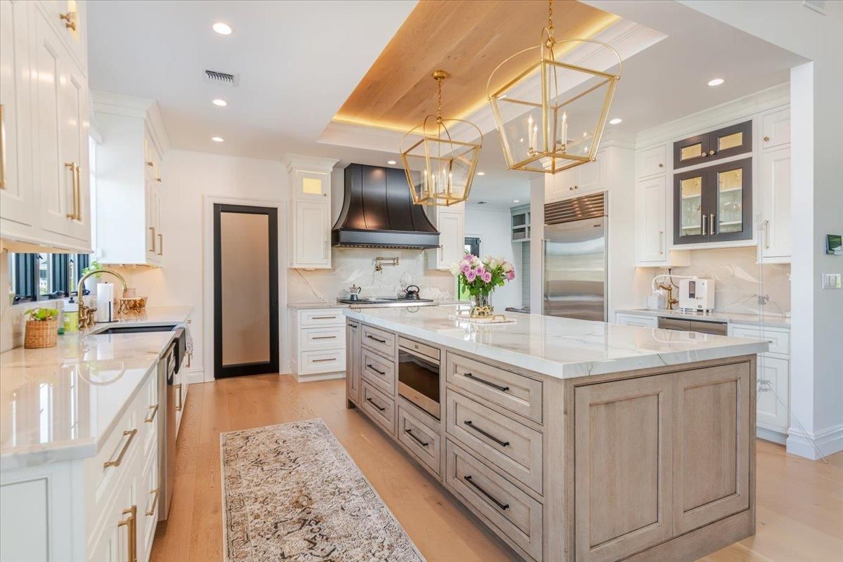 Chandelier, Interior, Kitchen, Pendant Lights, Recessed Lighting, Stainless Steel Appliances, Wood Texture Flooring