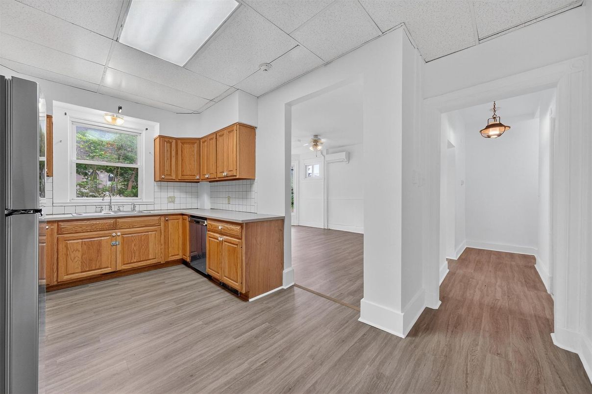 Interior, Kitchen, Pendant Lights, Wood Texture Flooring