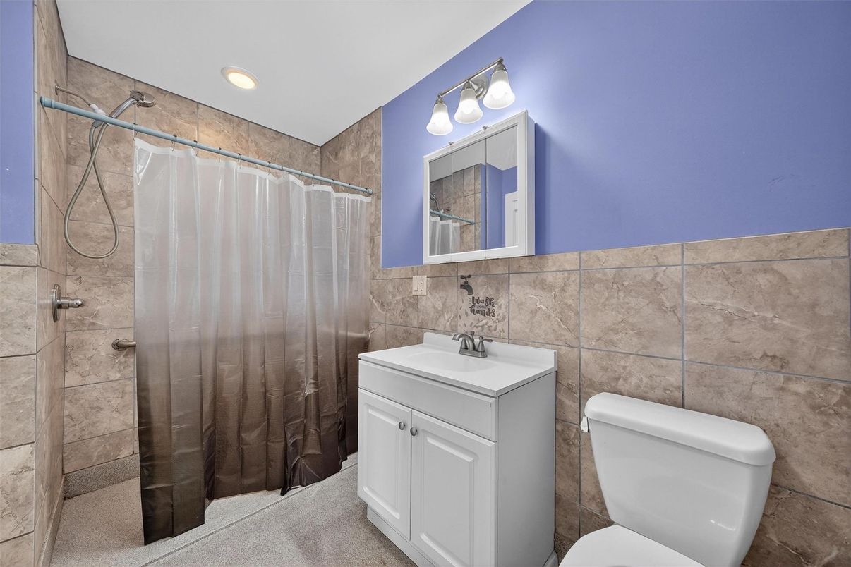 Bathroom, Interior, Recessed Lighting