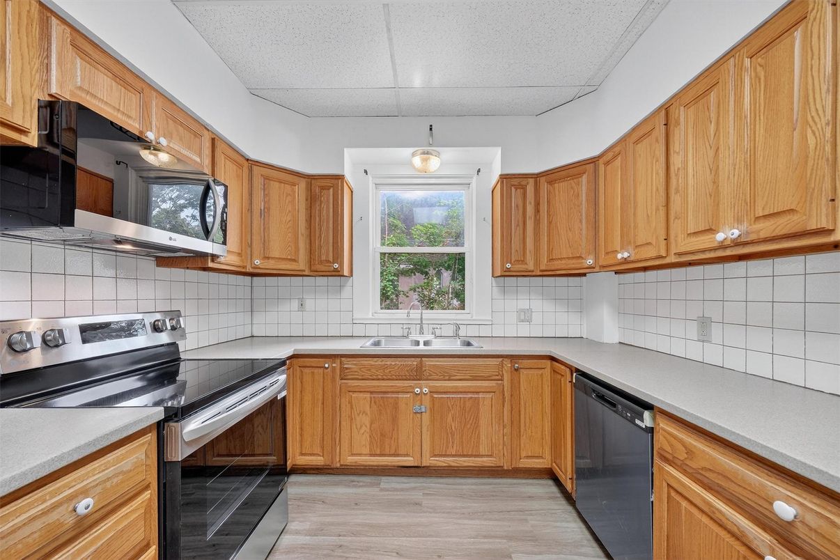 Interior, Kitchen, Pendant Lights, Wood Texture Flooring