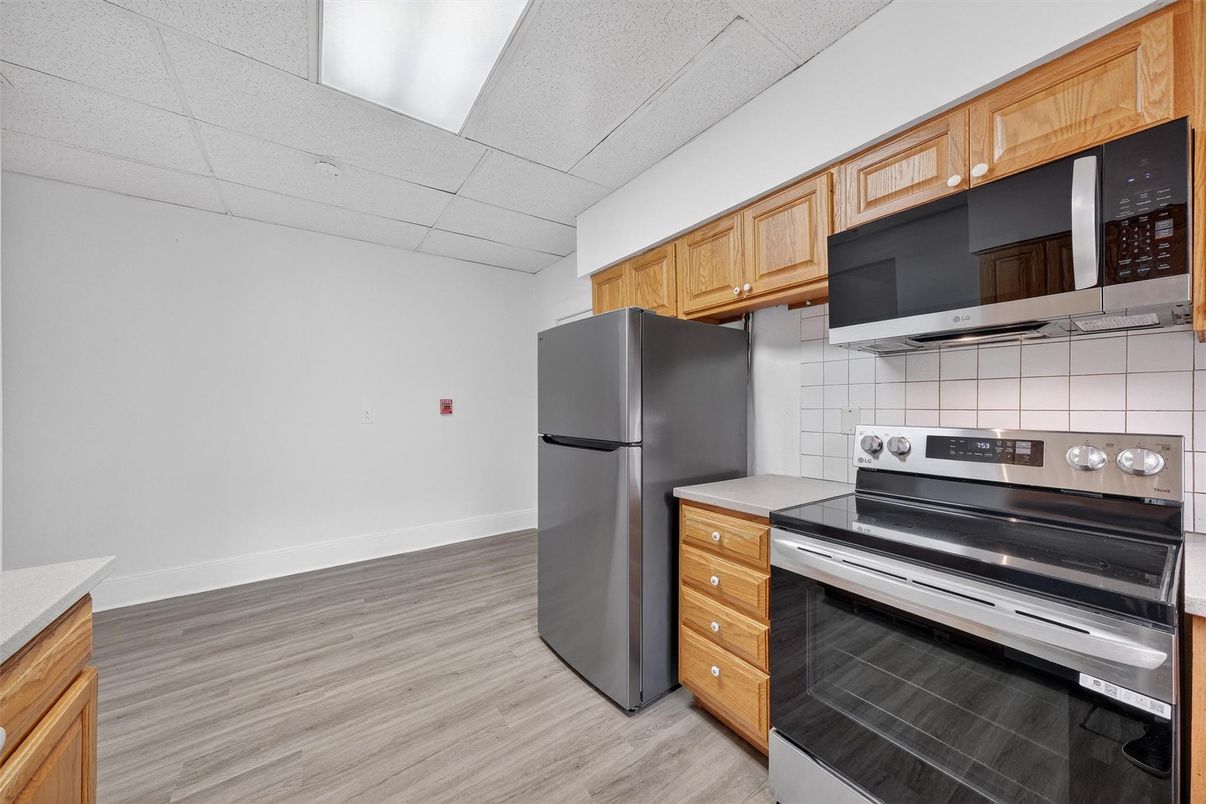 Interior, Kitchen, Stainless Steel Appliances, Wood Texture Flooring