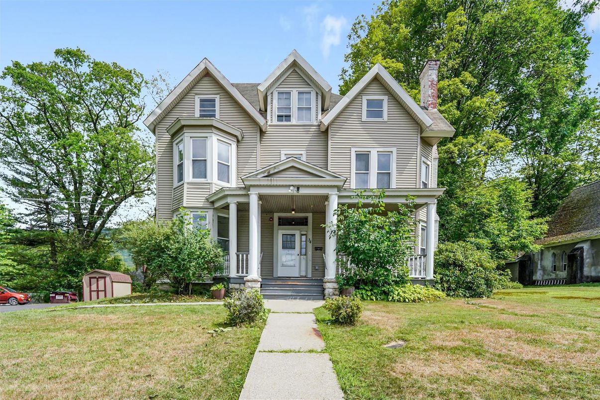 Exterior, Facade, Queen Anne Victorian