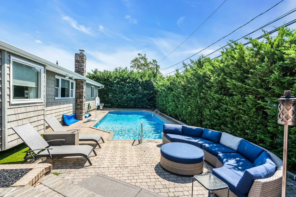 Exterior, Pool