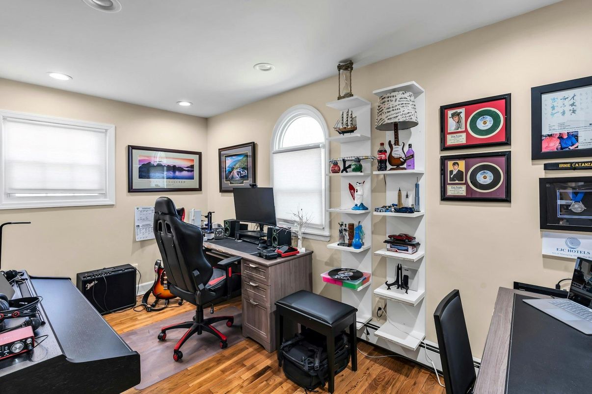 Home Office, Interior, Recessed Lighting, Wood Texture Flooring