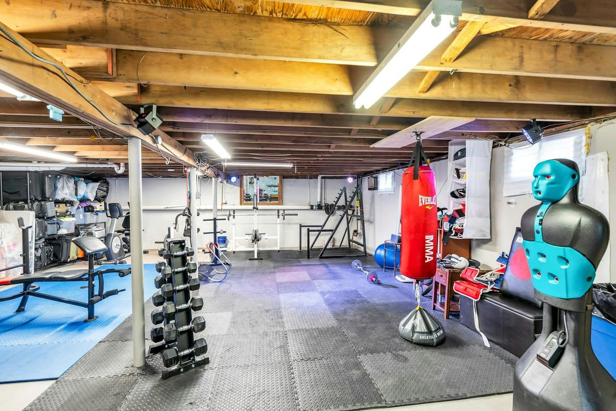 Fitness Equipment, Interior, Wooden Beams